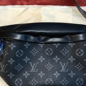 Louis Vuitton Discovery Bum Bag